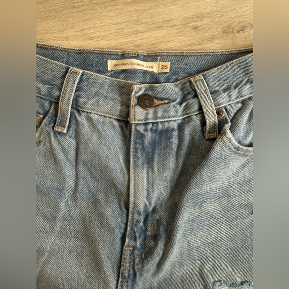 Levi High waisted Mom Jean - Picture 2 of 6